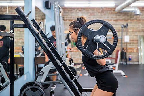 MIKAELA MACKENZIE / WINNIPEG FREE PRESS

Victoria Chandara, MORFIT gym member, works out at the gym in Winnipeg on Monday, June 15, 2020. For Malak Abas story.
Winnipeg Free Press 2020.