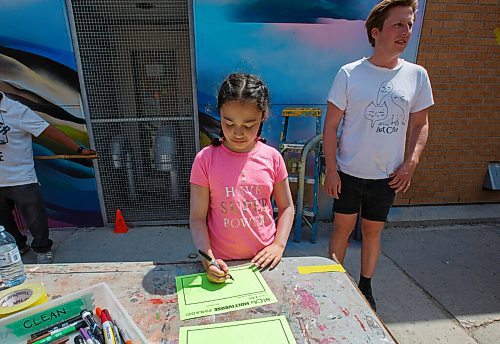 MIKE DEAL / WINNIPEG FREE PRESS
Zen Havard, 9, draws a picture which will be transferred to a sign, via the magic of video editing, that she will carry along the sidewalk in front of Art City. Everyone that drops by between noon and 2pm on June 15-19 will be added to a video being created by ArtCity. The Multiverse Parade video will show what normally is a large crowd of kids and supporters celebrating the end of the school year on one day in a video that will allow everyone to maintain social distancing during the coronavirus pandemic.
200616 - Tuesday, June 16, 2020.