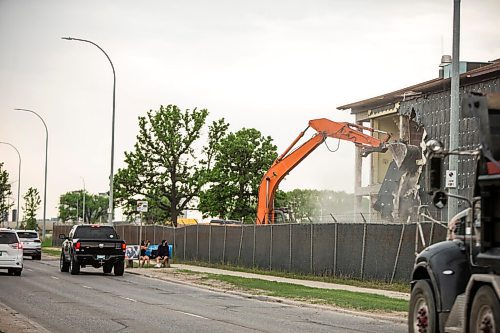 MIKAELA MACKENZIE / WINNIPEG FREE PRESS

Demolition takes place at the Kapyong barracks in Winnipeg on Tuesday, June 16, 2020. 
Winnipeg Free Press 2020.