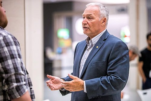 MIKAELA MACKENZIE / WINNIPEG FREE PRESS

Brian Smiley, MPI media relations coordinator, speaks to reporters after a general rate application announcement in Winnipeg on Wednesday, June 17, 2020. For Danielle Da Silva story.
Winnipeg Free Press 2020.