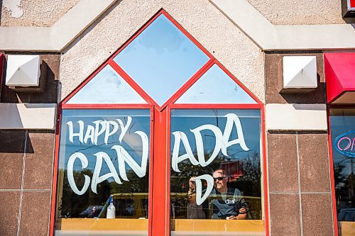 MIKAELA MACKENZIE / WINNIPEG FREE PRESS

Todd Van Hussen paints Canada Day window art at The Crusty Bun in Winnipeg on Wednesday, June 17, 2020. For Ben Waldman story.
Winnipeg Free Press 2020.