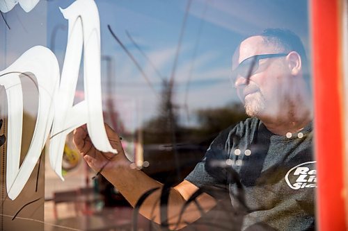 MIKAELA MACKENZIE / WINNIPEG FREE PRESS

Todd Van Hussen paints Canada Day window art at The Crusty Bun in Winnipeg on Wednesday, June 17, 2020. For Ben Waldman story.
Winnipeg Free Press 2020.