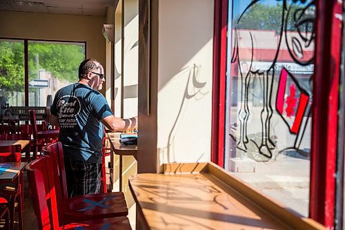 MIKAELA MACKENZIE / WINNIPEG FREE PRESS

Todd Van Hussen paints Canada Day window art at The Crusty Bun in Winnipeg on Wednesday, June 17, 2020. For Ben Waldman story.
Winnipeg Free Press 2020.