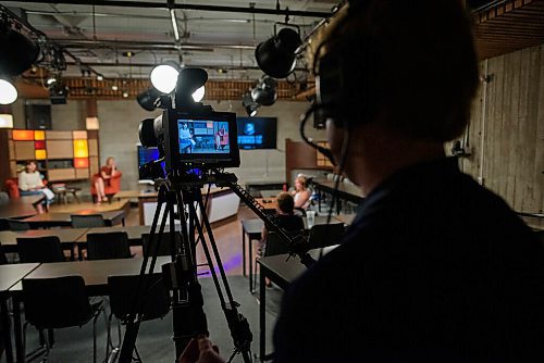 JESSE BOILY  / WINNIPEG FREE PRESS
Will Jones, a video production specialist, films one of the TV set classrooms for online learning at the University of Winnipeg on Wednesday. Classroom learning is changing as teachers have to socially distance themselves during the COVID-19 pandemic. Wednesday, June 17, 2020.
Reporter: Maggie Macintosh