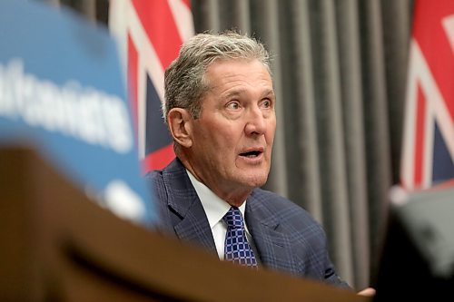 RUTH BONNEVILLE / WINNIPEG FREE PRESS

Local - Palliister Presser

Premier Brian Pallister answers questions from the media during news conference at the Legislative Building on Thursday.



June 18,  2020