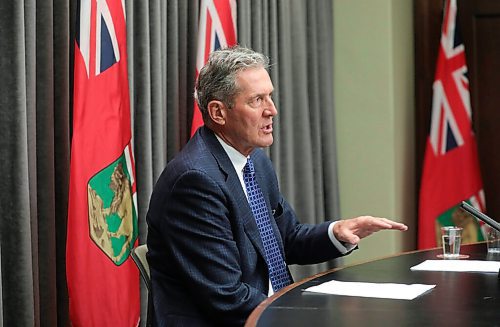 RUTH BONNEVILLE / WINNIPEG FREE PRESS

Local - Palliister Presser

Premier Brian Pallister answers questions from the media during news conference at the Legislative Building on Thursday.



June 18,  2020