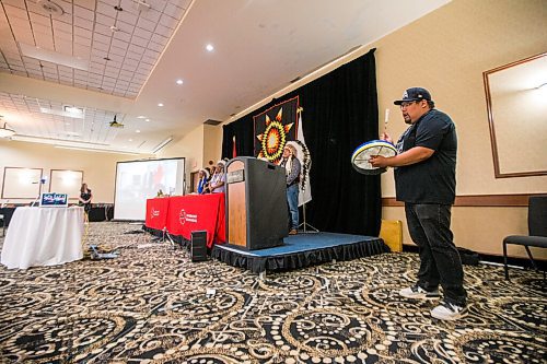 MIKAELA MACKENZIE / WINNIPEG FREE PRESS

Carson Robinson sings a song as chiefs line up on stage during a virtual joint signing ceremony in Winnipeg on Thursday, June 18, 2020. 
Winnipeg Free Press 2020.