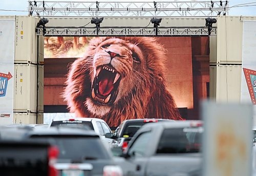 SHANNON VANRAES / WINNIPEG FREE PRESS
A partnership between AVentPro, CAA Manitoba and the Winnipeg Airport Authority has brought a drive-in movie theatre to an airport parking lot. Motorists watched Night at the Museum on June 18, 2020.