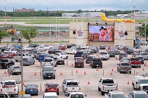 SHANNON VANRAES / WINNIPEG FREE PRESS
A partnership between AVentPro, CAA Manitoba and the Winnipeg Airport Authority has brought a drive-in movie theatre to an airport parking lot. Motorists watched Night at the Museum on June 18, 2020.