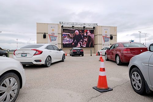 SHANNON VANRAES / WINNIPEG FREE PRESS
A partnership between AVentPro, CAA Manitoba and the Winnipeg Airport Authority has brought a drive-in movie theatre to an airport parking lot. Motorists watched Night at the Museum on June 18, 2020.