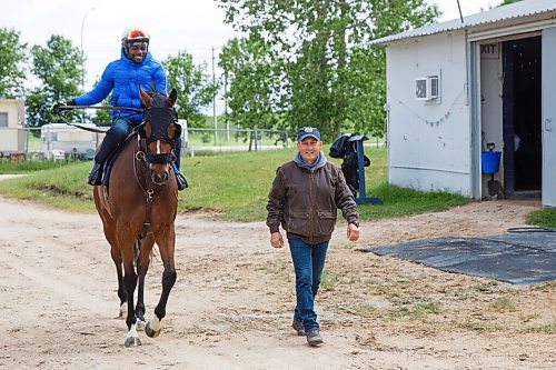 MIKE DEAL / WINNIPEG FREE PRESS
Chantilly Stakes winner Kickalittlebooty, rider Antonio Whitehall, and trainer Brent Hrymak at the Assiniboia Downs Friday morning.
200619 - Friday, June 19, 2020.