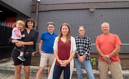Mike Sudoma / Winnipeg Free Press
Project members, (Left to right) Vera and Lindsey Smith, City Councillor Brian Mayes, Project Cooridnator, Jeanette Siliva, Don (no last name given), and Tracy Jensen in front of the St Vital Centennial Arena Saturday afternoon
June 20, 2020