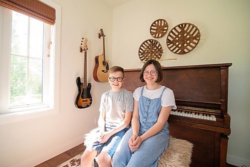 Mike Sudoma / Winnipeg Free Press
Choir singers Mabel and Henry Harrington schedules have a lot more free time these days as singing with their choirs is put on pause because of CoVid 19 restrictions 
June 20, 202.