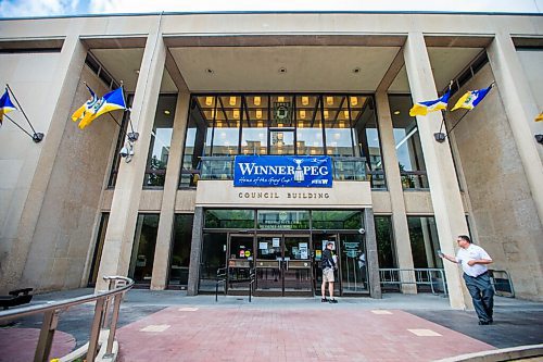 MIKAELA MACKENZIE / WINNIPEG FREE PRESS

The first day of re-opening to the public at City Hall in Winnipeg on Monday, June 22, 2020.  For Joyanne story.
Winnipeg Free Press 2020.