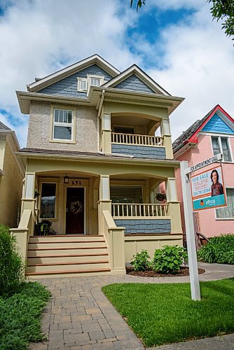 JESSE BOILY  / WINNIPEG FREE PRESS
694 Banning street a west end home for sale on Monday. Monday, June 22, 2020.
Reporter: Todd