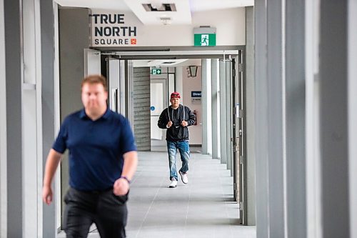 MIKAELA MACKENZIE / WINNIPEG FREE PRESS

People walk through the skywalk at True North Square in Winnipeg on Monday, June 22, 2020.  For Melissa story.
Winnipeg Free Press 2020.