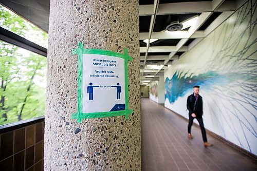 MIKAELA MACKENZIE / WINNIPEG FREE PRESS

A physical distancing poster in the skywalk above the Millennium Library in Winnipeg on Monday, June 22, 2020.  For Melissa story.
Winnipeg Free Press 2020.