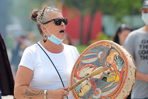 RUTH BONNEVILLE / WINNIPEG FREE PRESS

Local - Standup Medicine Walk for National Indigenous People's Day 


Charlene Gladu with North End Women's Centre, is one of the lead drummers heading up a medicine walk for National Indigenous People's Day Monday.  

Members of Indigenous Vision for the North End organized the event which started with a smudge at Ma Mawi Wi Chi Itata Centre at 445 King Street and then made its way throughout the north end community offering community members medicine bundles and tobacco along the walk.



June 22,  2020