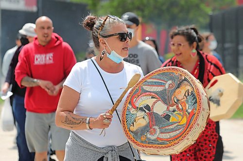 RUTH BONNEVILLE / WINNIPEG FREE PRESS

Local - Standup Medicine Walk for National Indigenous People's Day 


Charlene Gladu with North End Women's Centre, is one of the lead drummers heading up a medicine walk for National Indigenous People's Day Monday.  

Members of Indigenous Vision for the North End organized the event which started with a smudge at Ma Mawi Wi Chi Itata Centre at 445 King Street and then made its way throughout the north end community offering community members medicine bundles and tobacco along the walk.



June 22,  2020