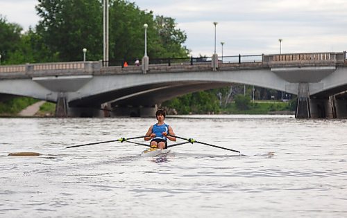 MIKE DEAL / WINNIPEG FREE PRESS
Ethan McClymont on the Red River getting a practice on the water early Tuesday morning at the Winnipeg Rowing Club.
See Pandemic feature by Mike Sawatzky.
200623 - Tuesday, June 23, 2020.