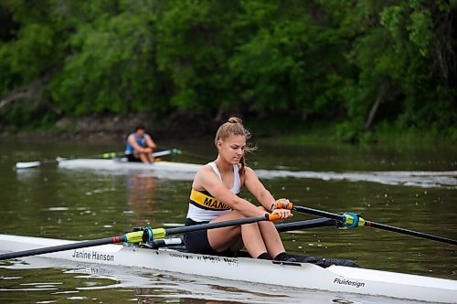 MIKE DEAL / WINNIPEG FREE PRESS
Zoe Adam and Ethan McClymont on the Red River getting a practice on the water early Tuesday morning at the Winnipeg Rowing Club.
See Pandemic feature by Mike Sawatzky.
200623 - Tuesday, June 23, 2020.