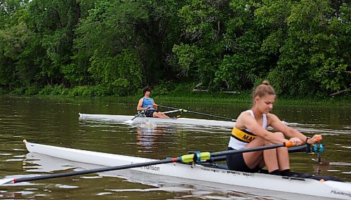 MIKE DEAL / WINNIPEG FREE PRESS
Ethan McClymont and Zoe Adam on the Red River getting a practice on the water early Tuesday morning at the Winnipeg Rowing Club.
See Pandemic feature by Mike Sawatzky.
200623 - Tuesday, June 23, 2020.