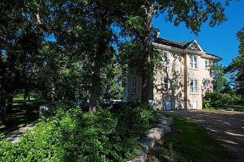 MIKE DEAL / WINNIPEG FREE PRESS
Caron Park in Charleswood (50 Cass St.) which is on the Assiniboine River and is the home to historic Caron House.
See Alan Small feature
200624 - Wednesday, June 24, 2020.