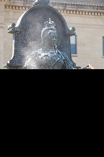 MIKE DEAL / WINNIPEG FREE PRESS
yan Decruyenaere with Winnipeg Graffiti Control removes white paint from the Queen Elizabeth statue in front of the Manitoba Legislative Building in Winnipeg.
200624 - Wednesday, June 24, 2020.