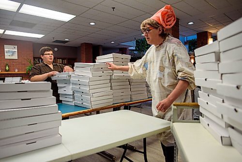 JESSE BOILY  / WINNIPEG FREE PRESS
Volunteers count the recently deliverd pizzas at the West Broadway Community Ministry on Wednesday.  1JustCity has recently received a  $500,000 donation from an anonymous donor. About 120 pizzas were handed out by West Broadway Community Ministry. Wednesday, June 24, 2020.
Reporter: Brenda Suderman
