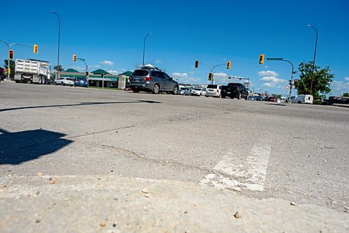 JESSE BOILY  / WINNIPEG FREE PRESS
Painted lane markers are heavily faded at Regent and Lagimodiere on Wednesday. City councillor Shawn Nason put a motion forward saying that the faded lines can create a safety risk. Wednesday, June 24, 2020.
Reporter: Joyanne