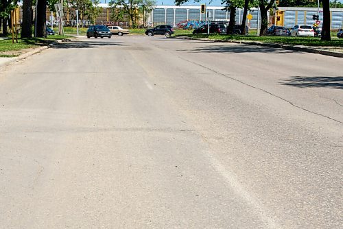 JESSE BOILY  / WINNIPEG FREE PRESS
Painted lane markers are heavily faded at Provencher and Archibald on Wednesday. City councillor Shawn Nason put a motion forward saying that the faded lines can create a safety risk. Wednesday, June 24, 2020.
Reporter: Joyanne