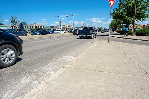 JESSE BOILY  / WINNIPEG FREE PRESS
Painted lane markers are heavily faded at Regent and Lagimodiere on Wednesday. City councillor Shawn Nason put a motion forward saying that the faded lines can create a safety risk. Wednesday, June 24, 2020.
Reporter: Joyanne