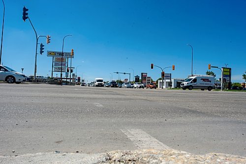 JESSE BOILY  / WINNIPEG FREE PRESS
Painted lane markers are heavily faded at Regent and Lagimodiere on Wednesday. City councillor Shawn Nason put a motion forward saying that the faded lines can create a safety risk. Wednesday, June 24, 2020.
Reporter: Joyanne