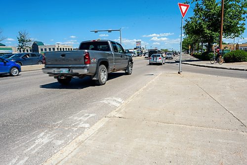 JESSE BOILY  / WINNIPEG FREE PRESS
Painted lane markers are heavily faded at Regent and Lagimodiere on Wednesday. City councillor Shawn Nason put a motion forward saying that the faded lines can create a safety risk. Wednesday, June 24, 2020.
Reporter: Joyanne