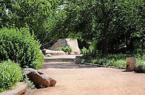 RUTH BONNEVILLE / WINNIPEG FREE PRESS

Local - Forks walking paths

Walking paths around the Forks area Thursday.

For story on Forks walking paths.


.June 25,  2020