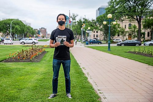 MIKAELA MACKENZIE / WINNIPEG FREE PRESS

Stephen Hua poses for a portrait with his Together Masks at the Manitoba Legislative Building in Winnipeg on Thursday, June 25, 2020. Hua started the mask business, along with a couple of other ones, when the hospitality and entertainment industry came to an abrupt halt with the pandemic. For Martin Cash story.
Winnipeg Free Press 2020.