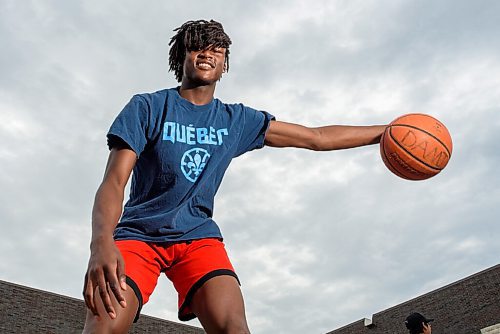 JESSE BOILY  / WINNIPEG FREE PRESS
Dami Farinloye, 18, is a top ranked high school boys basketball player but is uncertain where to go in the future due to the pandemic, poses for a portrait on Thursday. Thursday, June 25, 2020.
Reporter: Taylor Allen