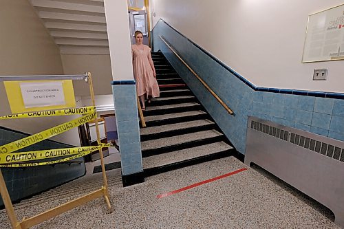 SHANNON VANRAES / WINNIPEG FREE PRESS
Stairs and hallways are marked with coloured tape at Lord Nelson School in Winnipeg to encourage social distancing. Photographed on June 25, 2020.