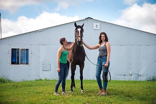 MIKAELA MACKENZIE / WINNIPEG FREE PRESS

Trainer Tiffany Husbands (left) and groom Paige Berard pose with stakes winner Dazzling Gold at the Assiniboia Downs backstretch in Winnipeg on Friday, June 26, 2020. For George Williams story.
Winnipeg Free Press 2020.
