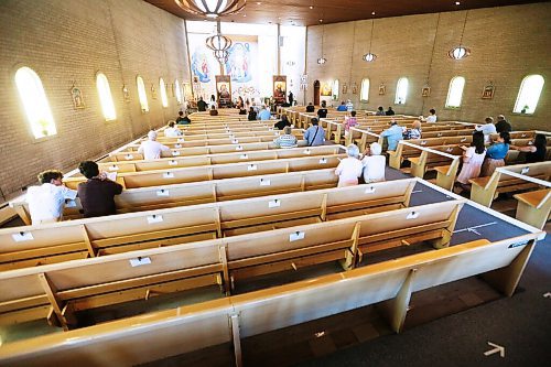 JOHN WOODS / WINNIPEG FREE PRESS
People gather for Sunday mass at Holy Family Church in Winnipeg Sunday, June 28, 2020. Religious institutions were allowed to open up their COVID-19 restrictions to include 50 people at their religious services.

Reporter: Kevin Rollason