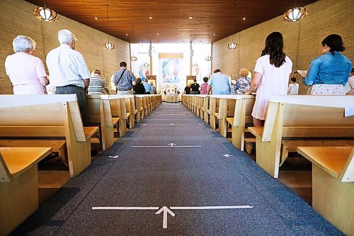 JOHN WOODS / WINNIPEG FREE PRESS
People gather for Sunday mass at Holy Family Church in Winnipeg Sunday, June 28, 2020. Religious institutions were allowed to open up their COVID-19 restrictions to include 50 people at their religious services.

Reporter: Kevin Rollason