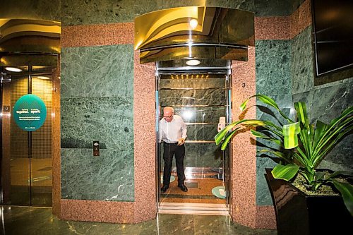 MIKAELA MACKENZIE / WINNIPEG FREE PRESS

Doug Finkbeiner takes the elevator at 201 Portage, with new COVID-19 measures in place, in Winnipeg on Monday, June 29, 2020. For Gabrielle Piche story.
Winnipeg Free Press 2020.