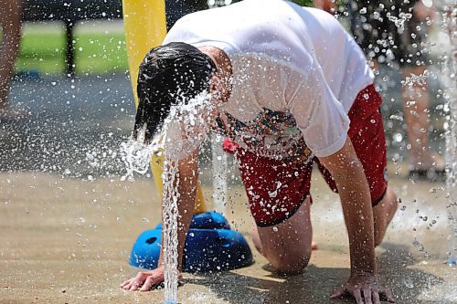 RUTH BONNEVILLE / WINNIPEG FREE PRESS
 
Local - Weather Standup Splash Pad

Luc Labelle cools himself while spending time with his god child at Provencher Park Spray Pad during a heat wave in Winnipeg and surrounding areas on Monday. 


.June 29,  2020
