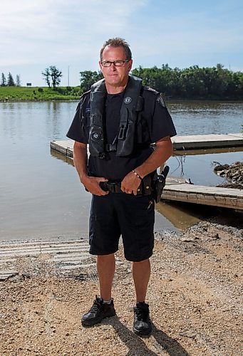 MIKE DEAL / WINNIPEG FREE PRESS
RCMP Staff Sgt. Bob Chabot was the coordinator of the search effort for Nour Ali, who drowned when his boat capsized in Lake Winnipeg on June 13.
200630 - Tuesday, June 30, 2020.