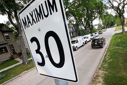 JOHN WOODS / WINNIPEG FREE PRESS
A Maximum 30 sign is photographed on Fleet Avenue Tuesday, June 30, 2020. Winnipeg is considering reducing speed limits to 30km/hr in the city and conducting tests over the next year. 

Reporter: ?