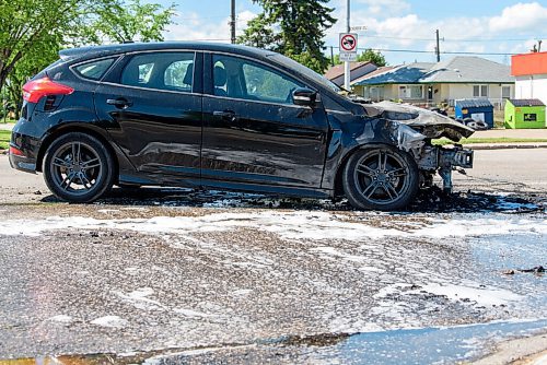 JESSE BOILY  / WINNIPEG FREE PRESS
A car was on fire northbound on McPhillips and Church Ave on Wednesday. Wednesday, July 1, 2020.
Reporter: