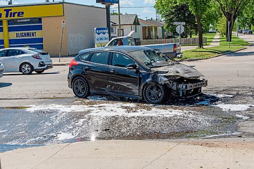 JESSE BOILY  / WINNIPEG FREE PRESS
A car was on fire northbound on McPhillips and Church Ave on Wednesday. Wednesday, July 1, 2020.
Reporter: