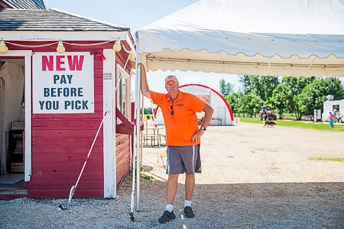 MIKAELA MACKENZIE / WINNIPEG FREE PRESS

Murray Boonstra poses for a portrait on opening day for strawberry picking at Boonstra Farms near Stonewall on Thursday, July 2, 2020. For Gabrielle Piche story.
Winnipeg Free Press 2020.