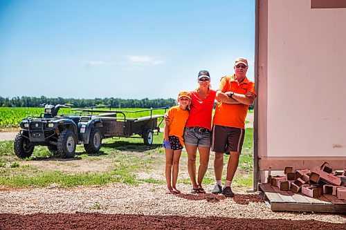 MIKAELA MACKENZIE / WINNIPEG FREE PRESS

Emma Boonstra (nine, left), Pauline Boonstra, and Murray Boonstra pose for a portrait on opening day for strawberry picking at Boonstra Farms near Stonewall on Thursday, July 2, 2020. For Gabrielle Piche story.
Winnipeg Free Press 2020.