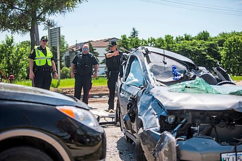 MIKAELA MACKENZIE / WINNIPEG FREE PRESS

Police respond to a multiple vehicle collision on Portage Avenue at Saint Charles Street in Winnipeg on Friday, July 3, 2020. 
Winnipeg Free Press 2020.